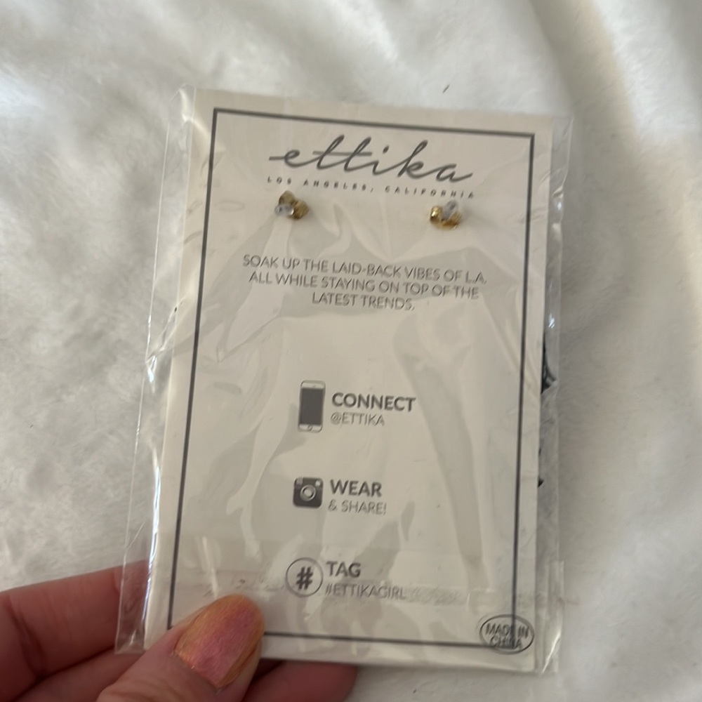 NWT Ettika daydreamer tassel 18k gold plated earrings in black fabric - Picture 4 of 6